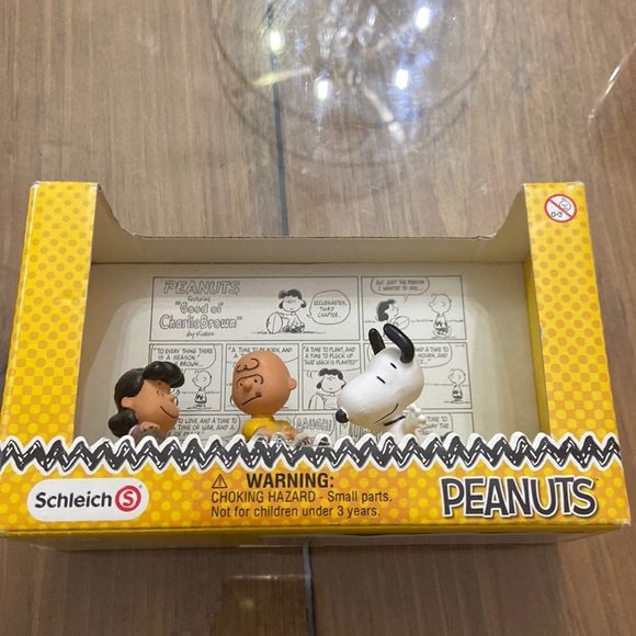 Peanuts - Snoopy le footballeur - figurine de jeu - 6 cm